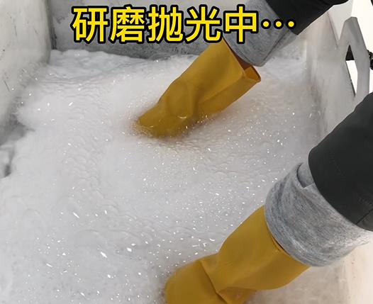1677563821165495.jpg 正在CNC机加工铝件去毛刺去刀纹